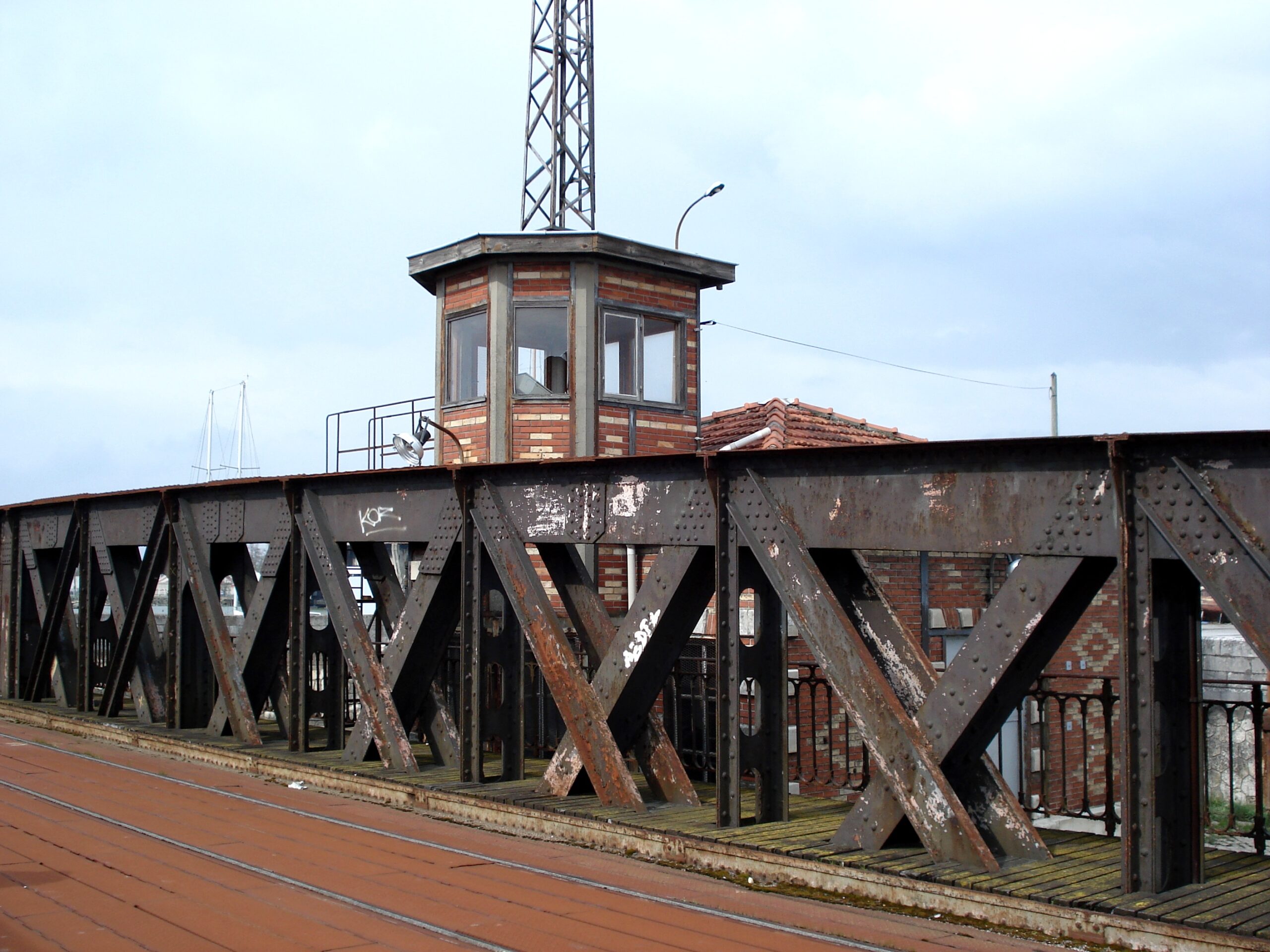 Pont du Pertuis… Quand la haine de ses adversaires est plus forte que l’amour de sa ville…