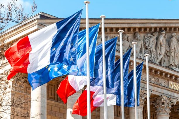 GAUCHE CREDIBLE : DEVONS NOUS TRAVERSER LE DESERT ?